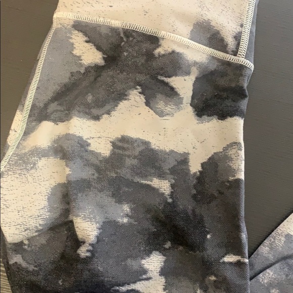 Wunder under LULULEMON - Picture 3 of 5